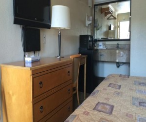 Travel Inn San Francisco - All rooms feature flatscreen TVs and private baths